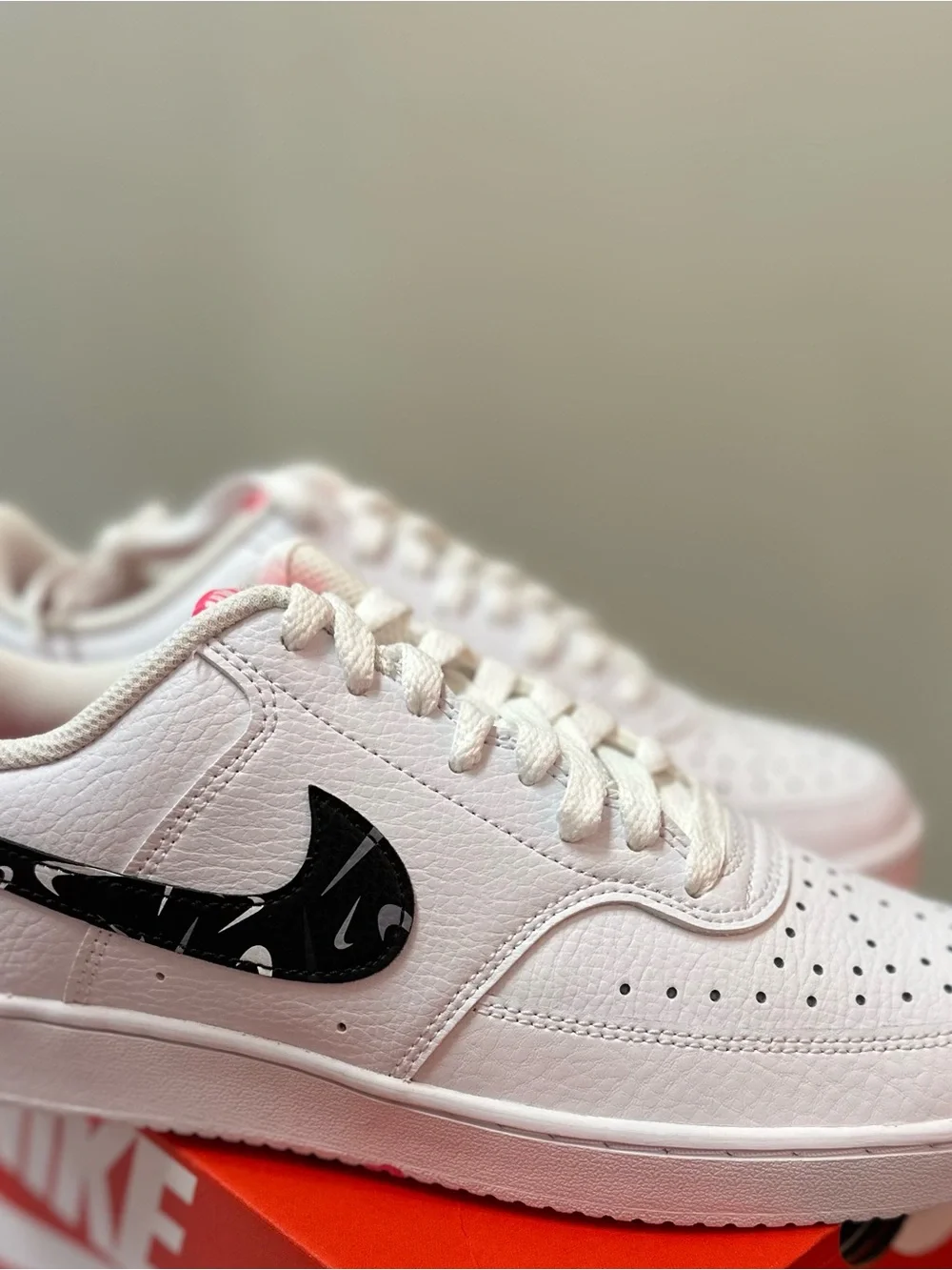 Nike White Leather court Low-Top